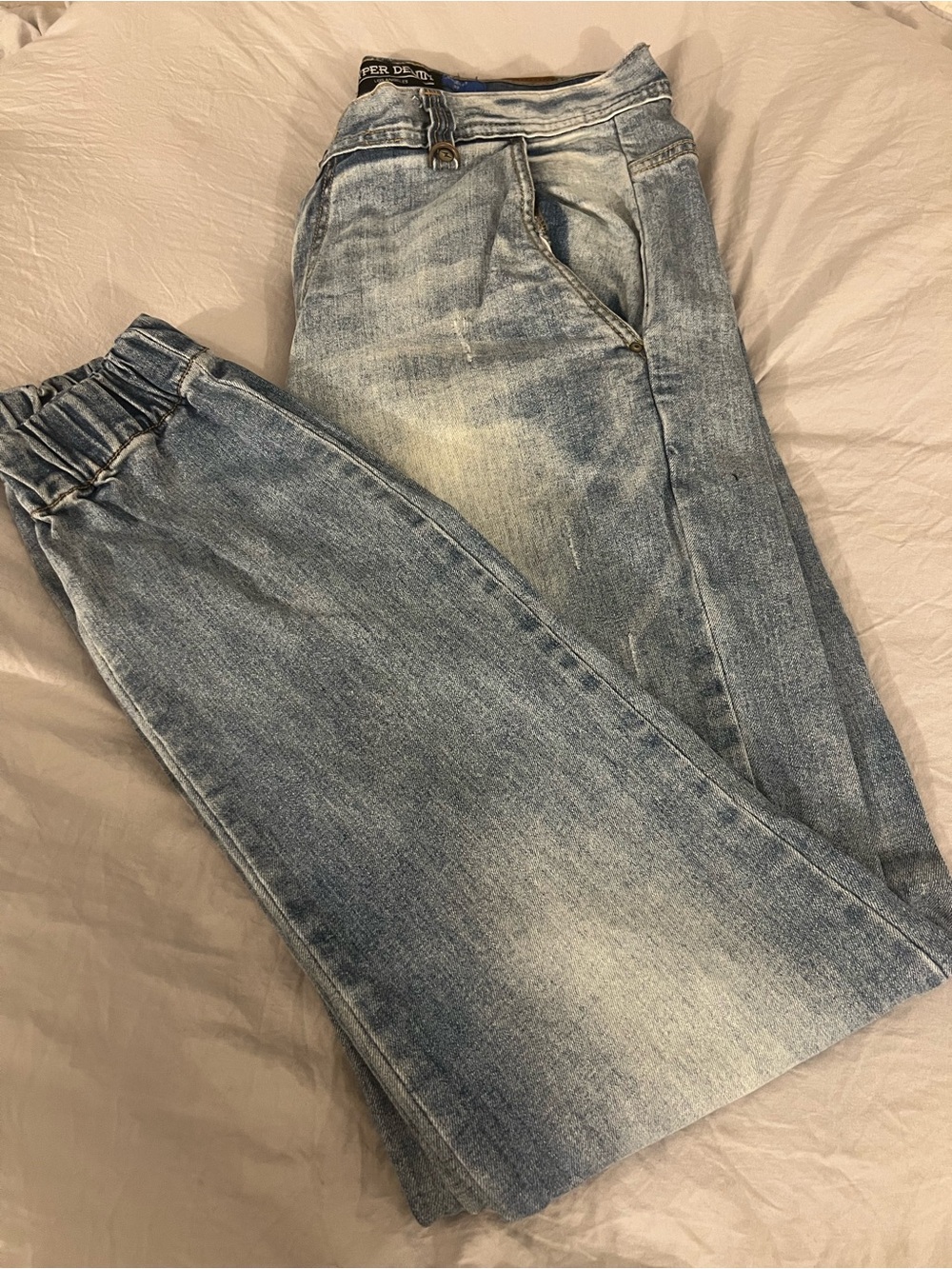 Relaxed Light Blue Men’s Jogger Jeans with Elastic Waist